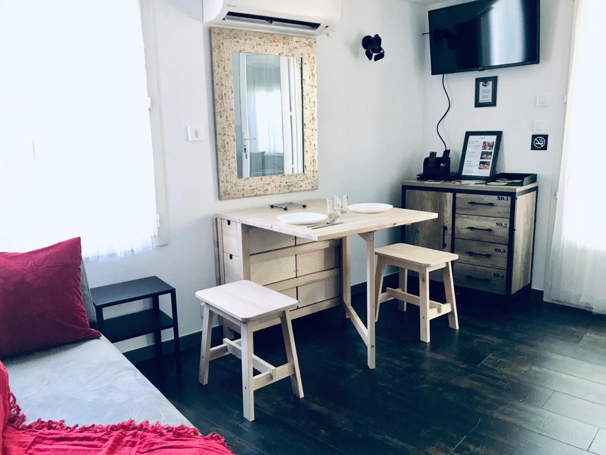 Guesthouse La Costiere - Logements Independants - Espace Piscine Jacuzzi 류넬 외부 사진