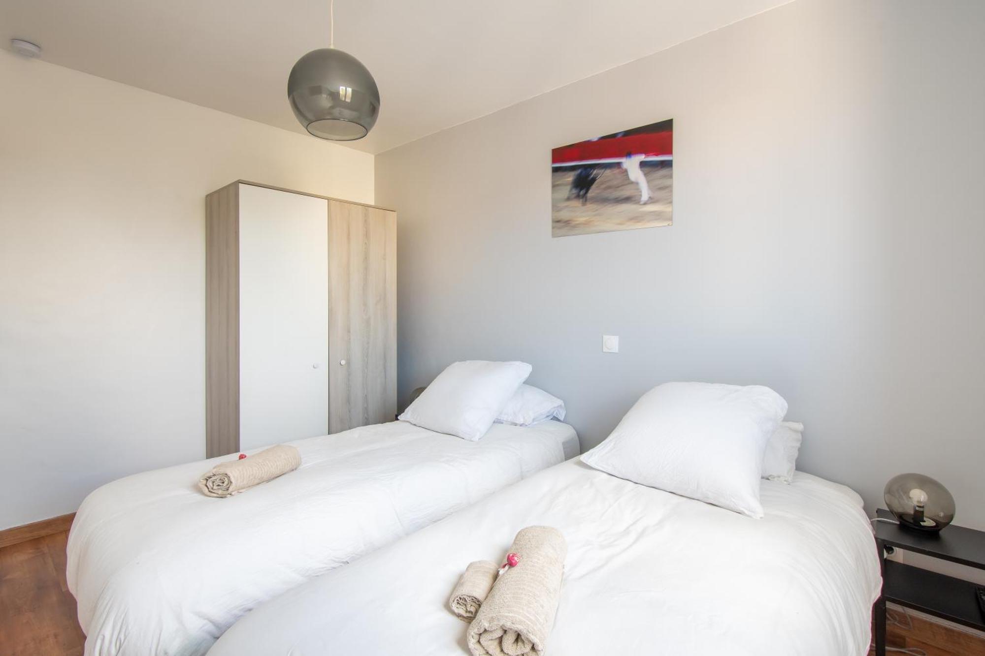 Guesthouse La Costiere - Logements Independants - Espace Piscine Jacuzzi 류넬 외부 사진