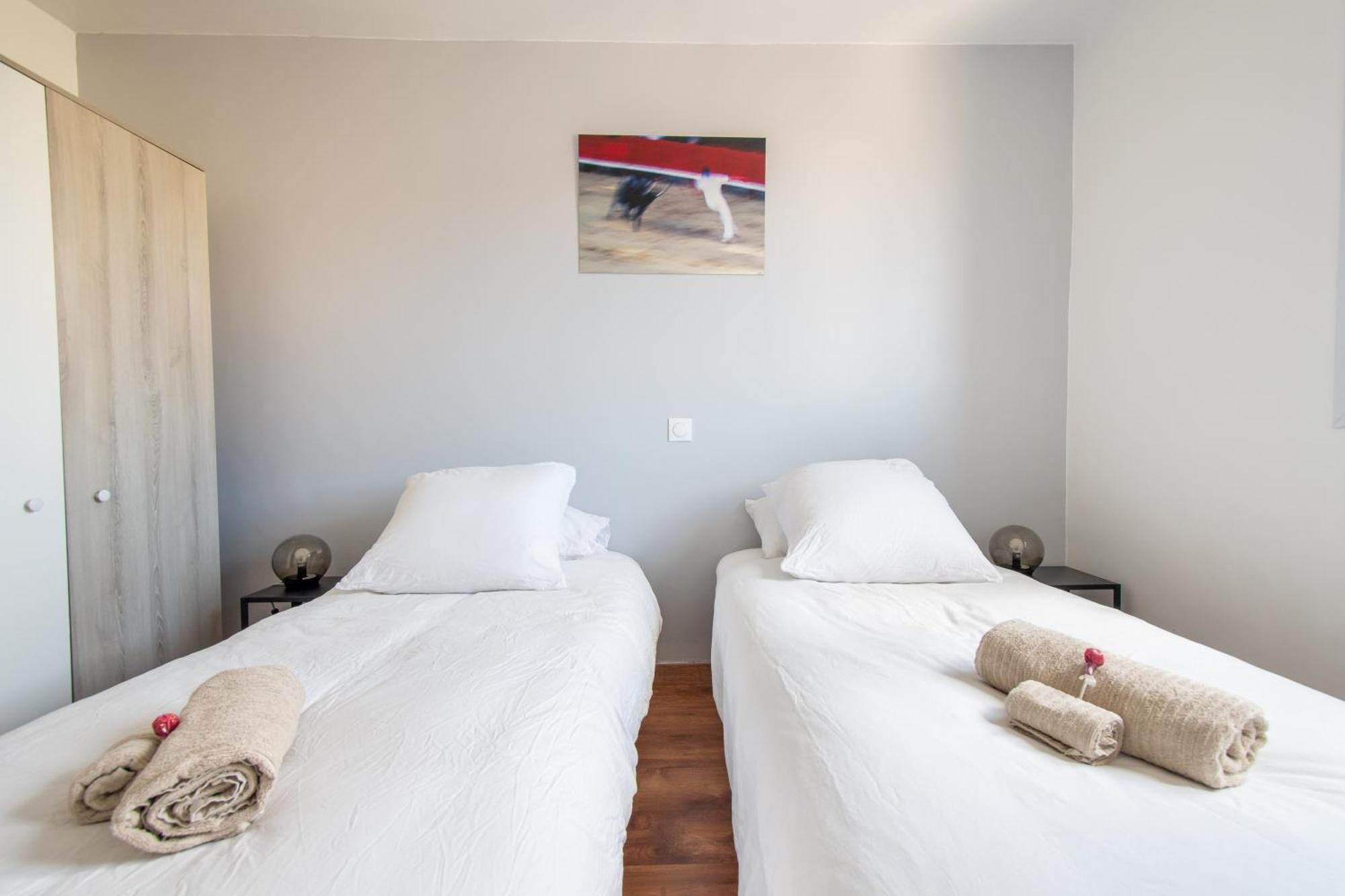 Guesthouse La Costiere - Logements Independants - Espace Piscine Jacuzzi 류넬 외부 사진