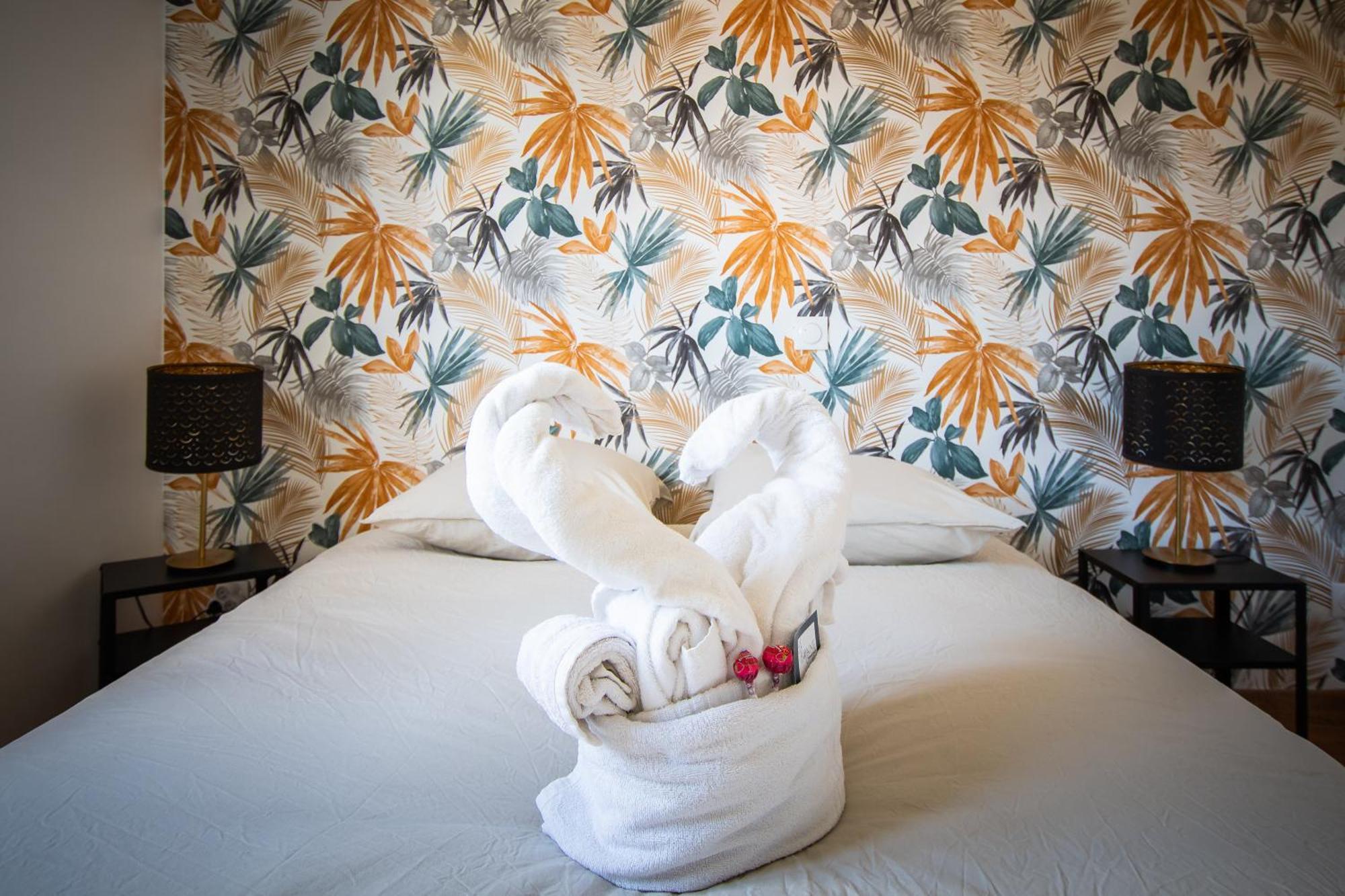 Guesthouse La Costiere - Logements Independants - Espace Piscine Jacuzzi 류넬 외부 사진