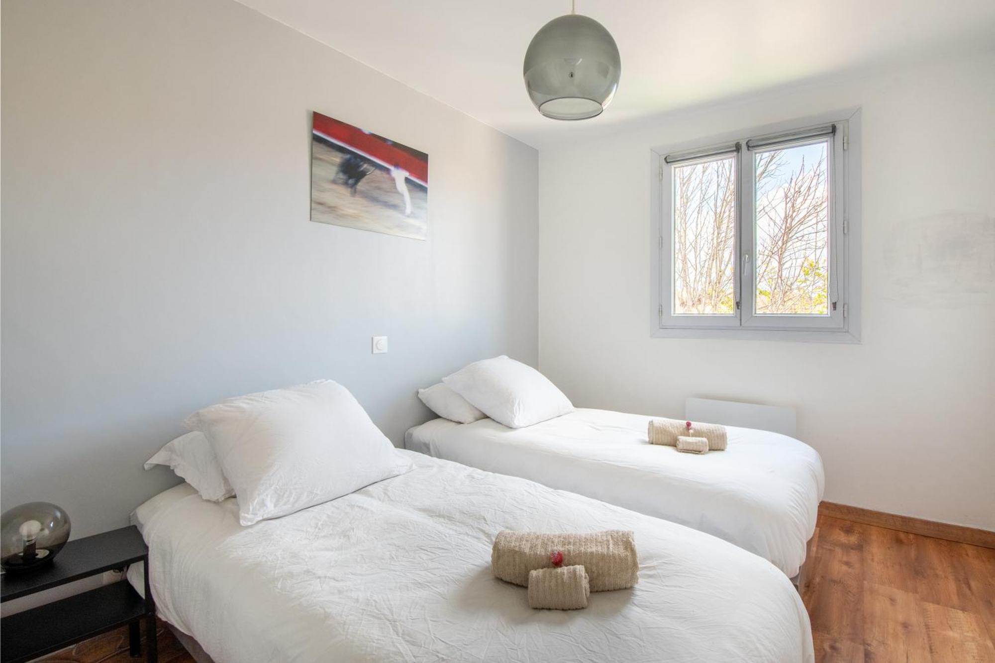 Guesthouse La Costiere - Logements Independants - Espace Piscine Jacuzzi 류넬 외부 사진