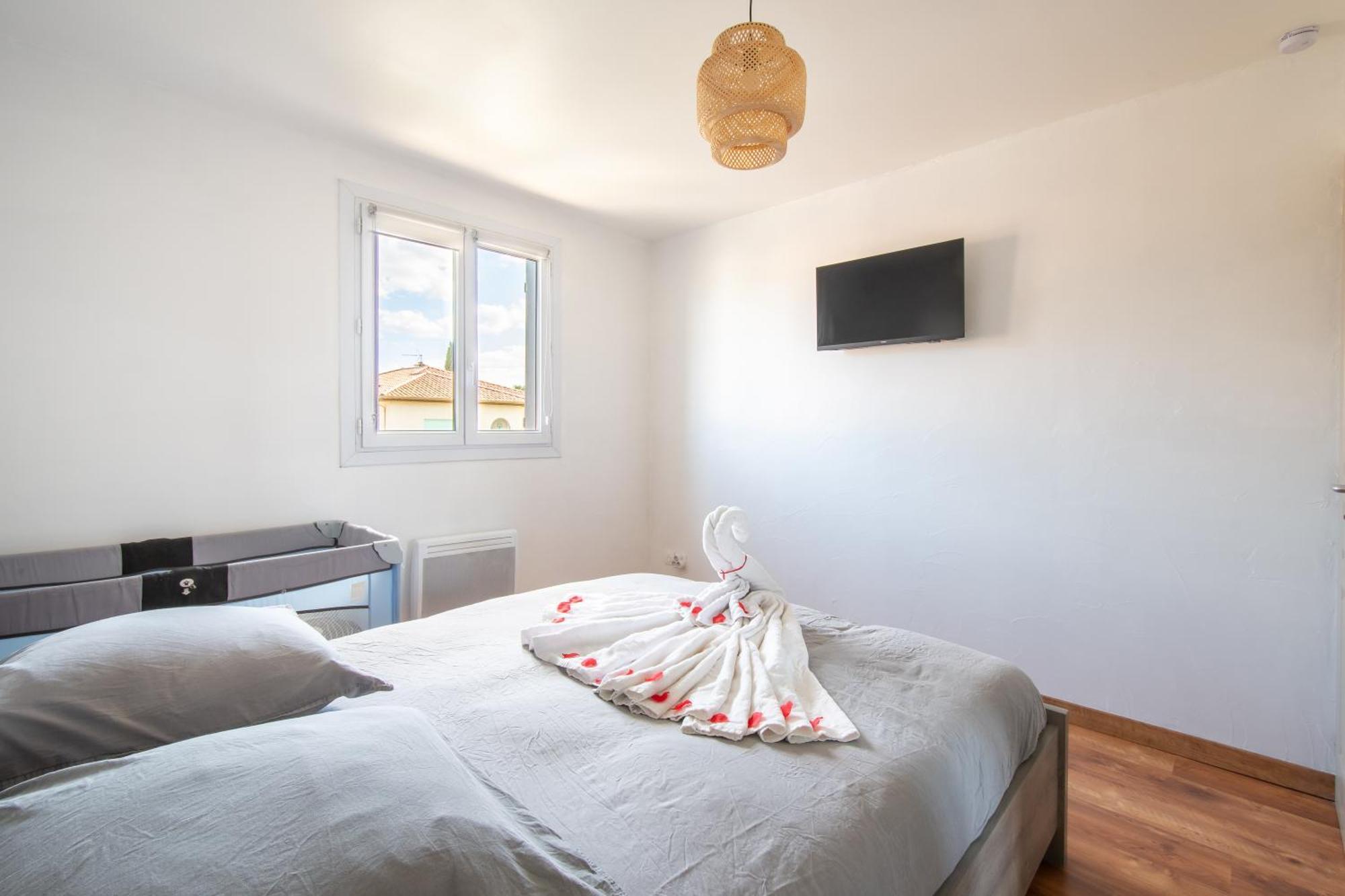 Guesthouse La Costiere - Logements Independants - Espace Piscine Jacuzzi 류넬 외부 사진