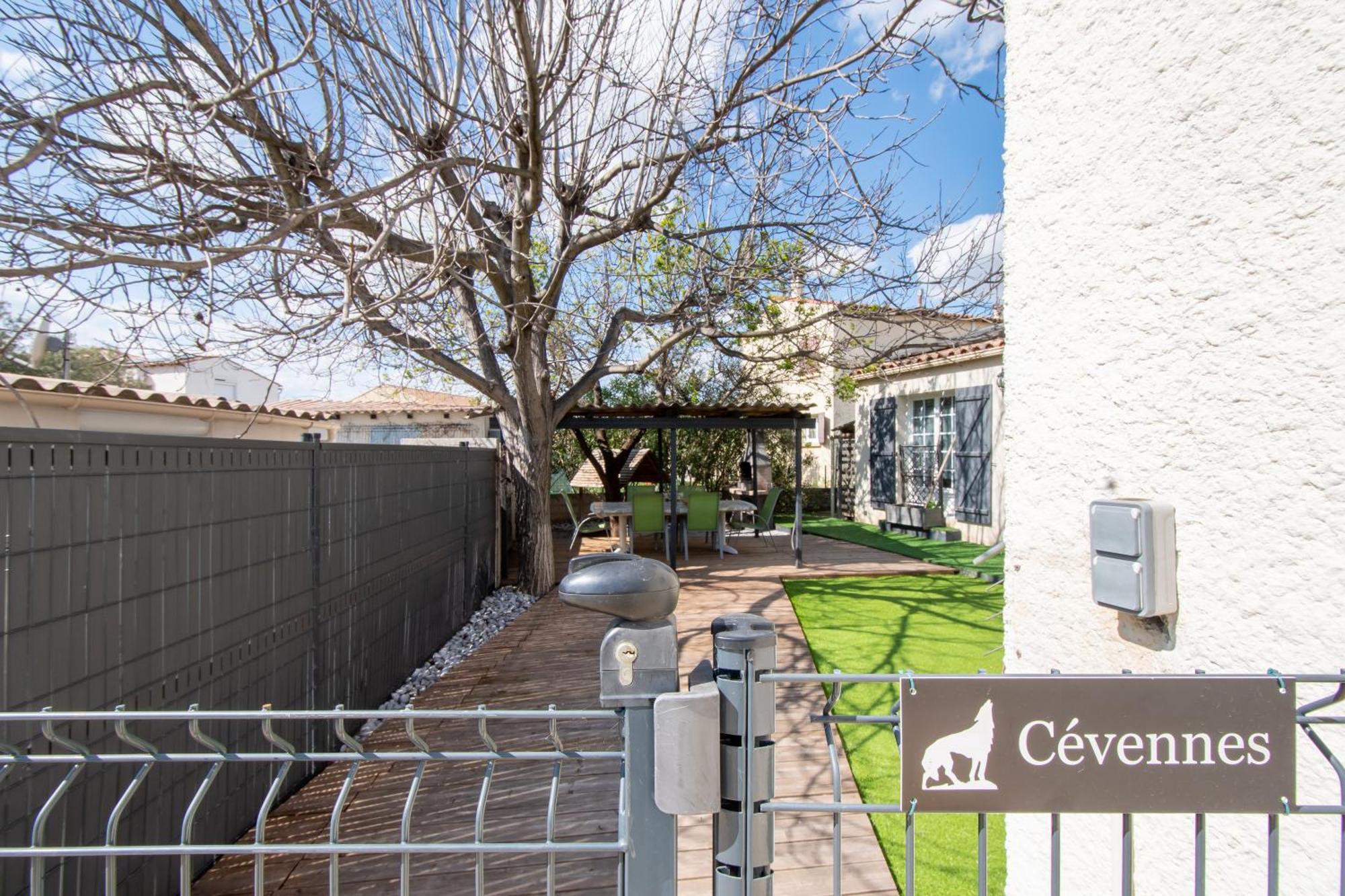 Guesthouse La Costiere - Logements Independants - Espace Piscine Jacuzzi 류넬 외부 사진