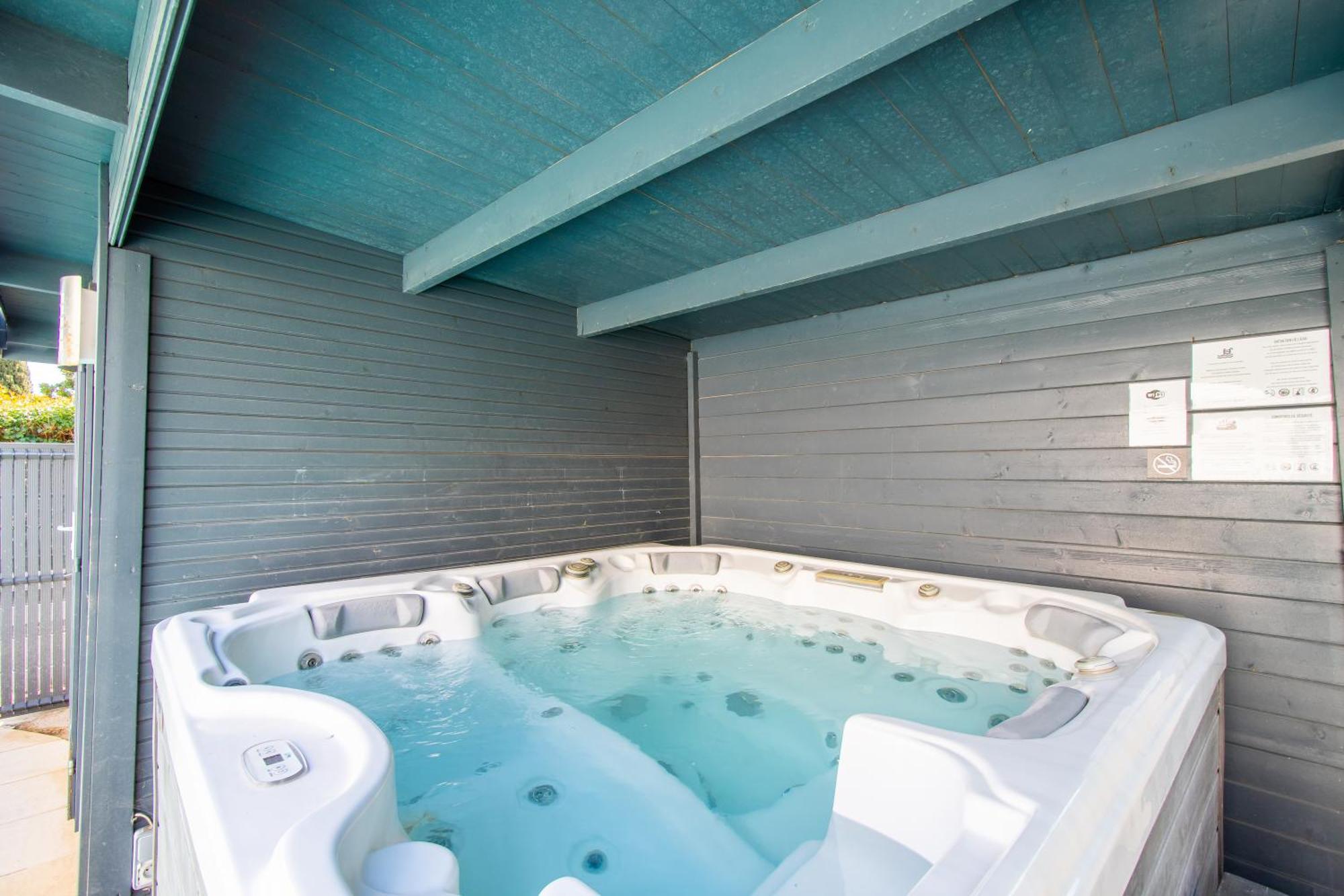 Guesthouse La Costiere - Logements Independants - Espace Piscine Jacuzzi 류넬 외부 사진