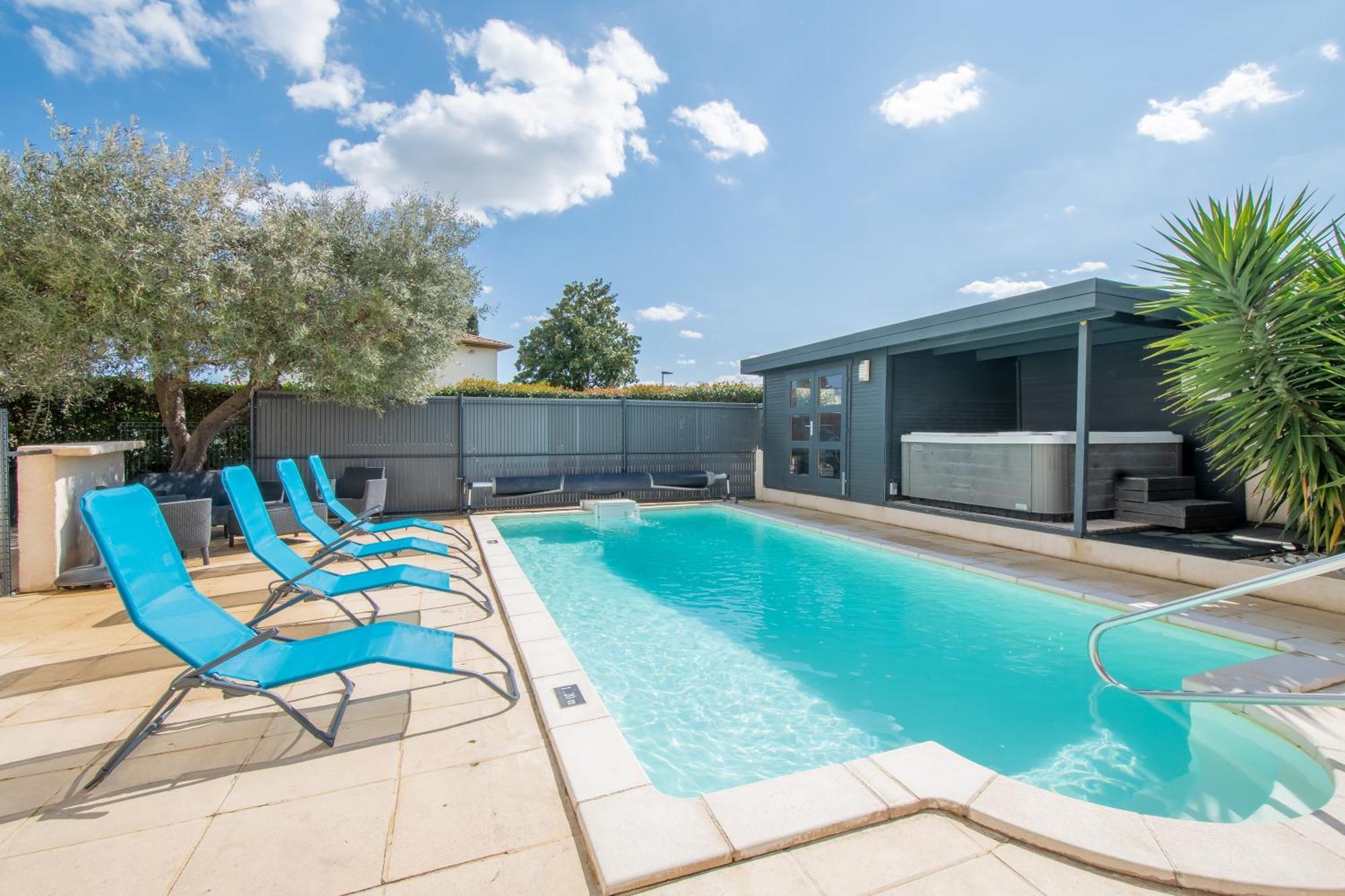 Guesthouse La Costiere - Logements Independants - Espace Piscine Jacuzzi 류넬 외부 사진